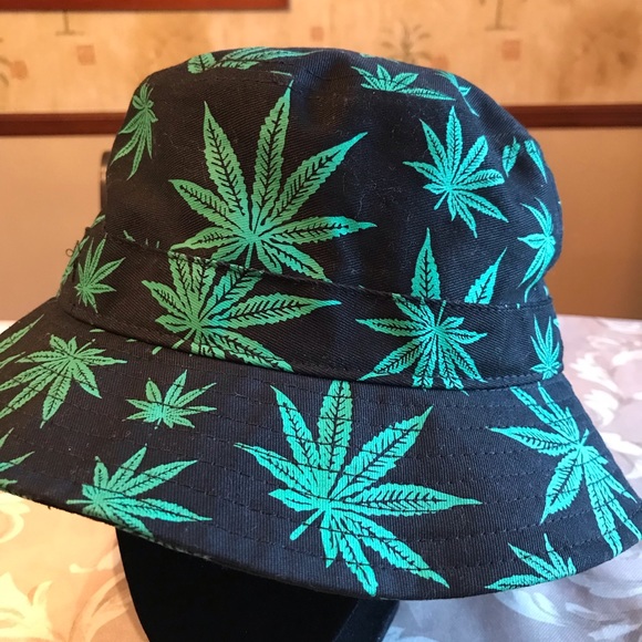 BLACK AND GREEN BUCKET HAT - Picture 2 of 6